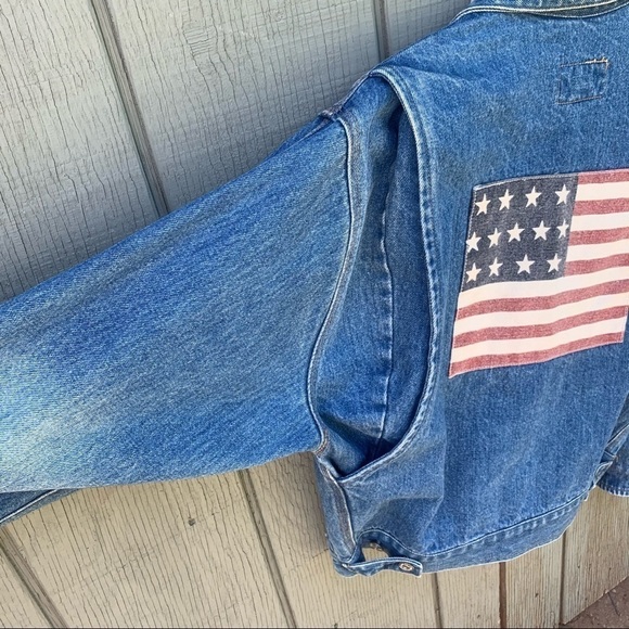 Vintage Ralph Lauren Designer jacket It’s an eye catcher. Worn very few times. - Picture 3 of 13